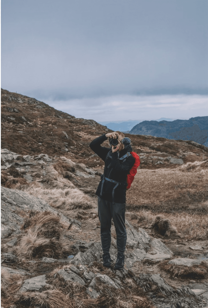 Fotograf ute i naturen